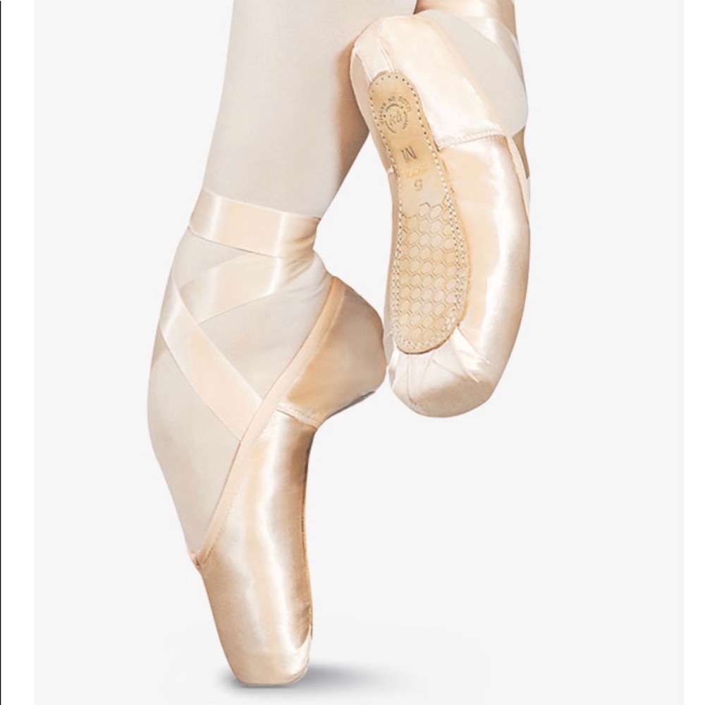 1737 Dance Legend 07 Pointe Shoe NEW